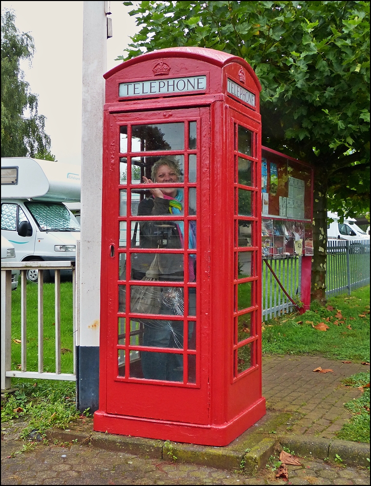 . Telefonzellen werden auch immer wieder gerne genommen. ;-) 05.10.2013 (Jeanny)

http://wwwfotococktail-revival.startbilder.de/name/einzelbild/number/201066/kategorie/kurioses~nicht-alltaegliche-bilder~diverses.html