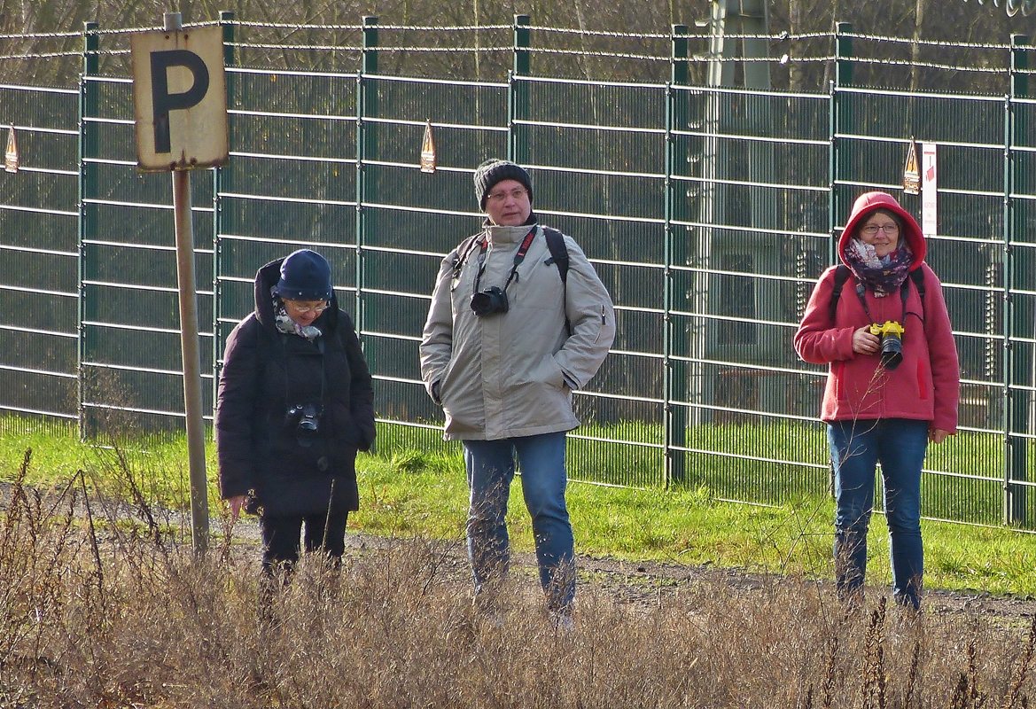 . Warten auf die Dampflok in Ensdorf. 20.12.2014 (Hans)