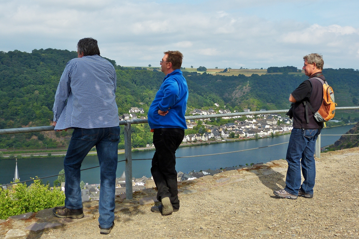 . Warten auf den Zug an der Burg Thurand. 21.06.2014 (Jeanny)