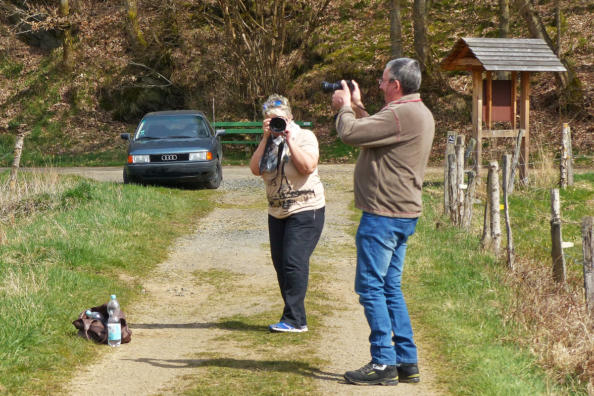 . Wenn kein Zug kommt, mssen andere Motive gesucht werden. Rudersdorf, den 12.04.2016. (Jeanny)