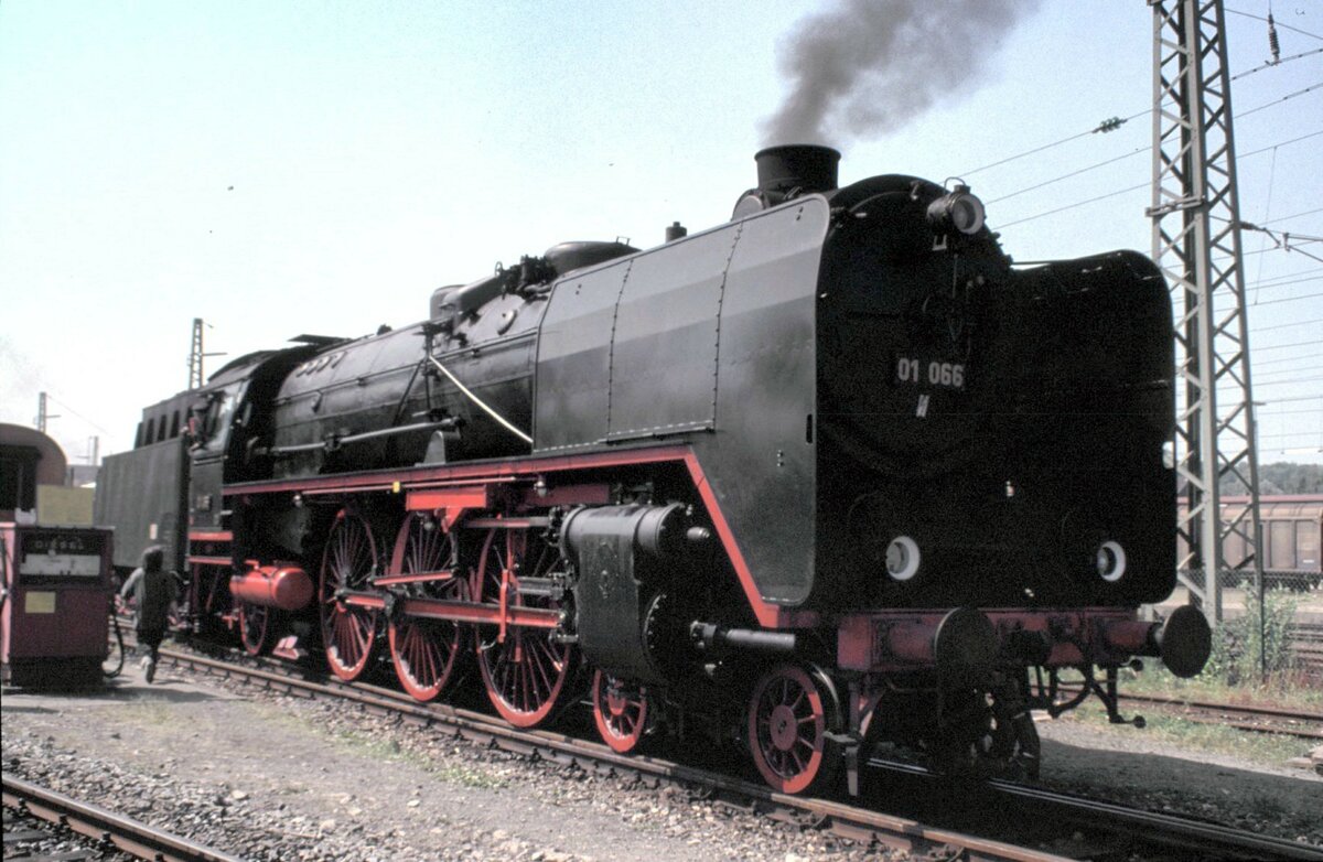 01 066 in Nördlingen im Juli 1994.