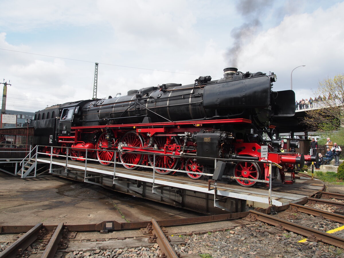01 202, ex DB auf der Drehscheibe im Bw Dresden Altstadt am 17.04.2015.