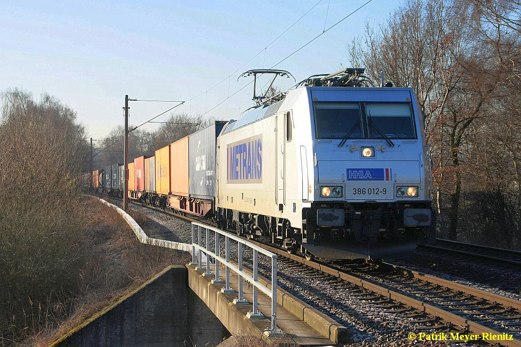 06/02/2015
Metrans 386 012 mit Containerzug in Hamburg-Moorburg auf dem Weg nach Hamburg-Waltershof