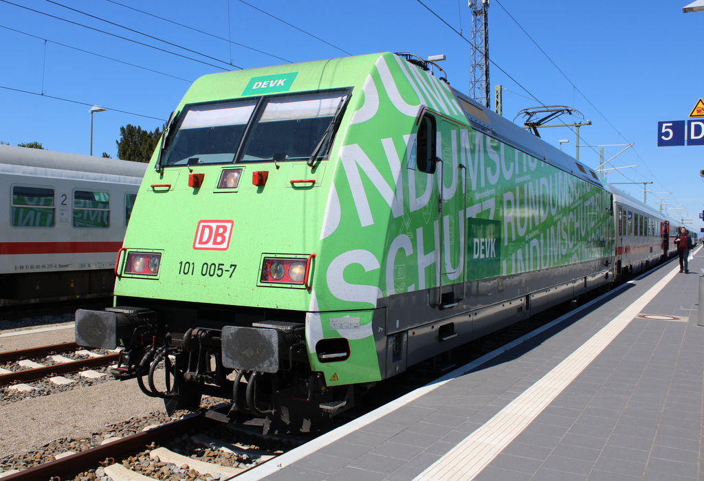 101 005 mit IC 2239(Warnemünde-Leipzig)am 03.06.2022 in Warnemünde