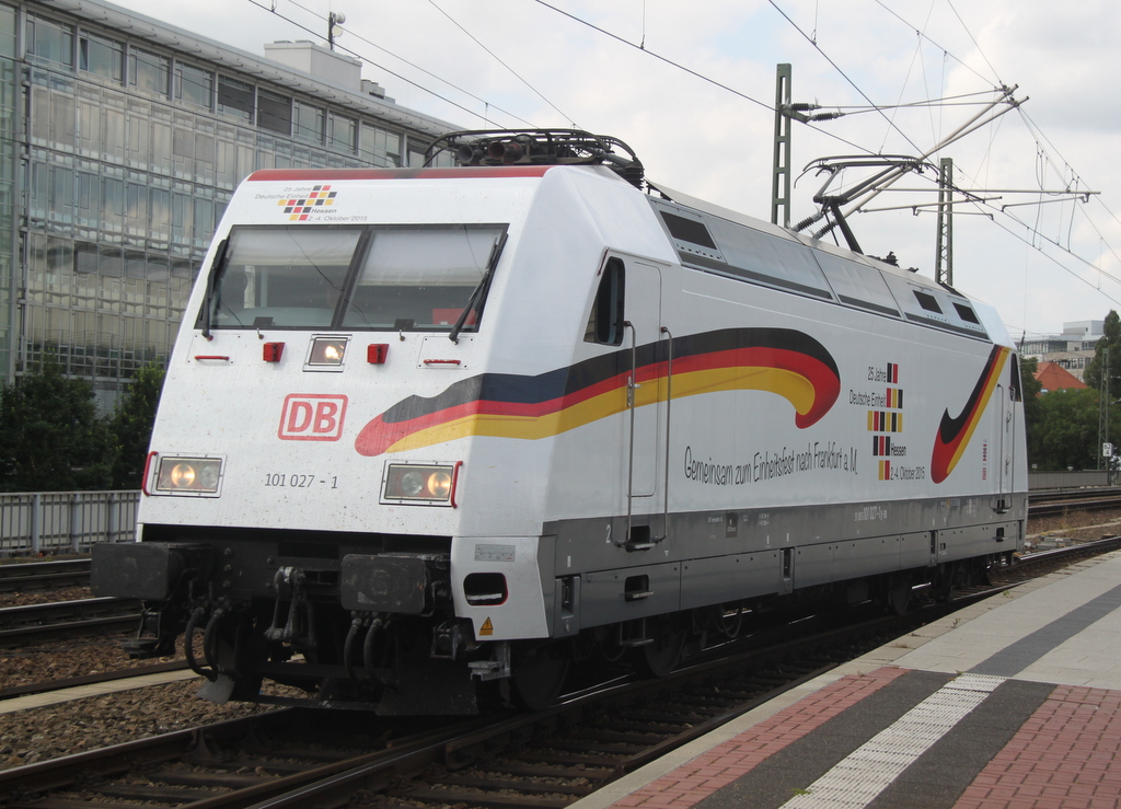 101 027-1  25 Jahre Deutsche Einheit beim Rangieren im Dresdener Hbf.15.07.2015