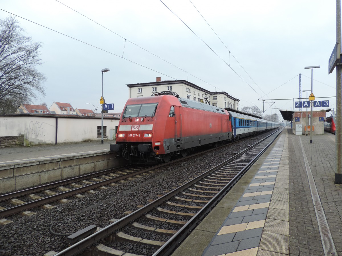 101 077-6 mit EC 177 von Hamburg-Altona nach Praha hl.n.kurz vor der Ausfahrt im Bahnhof Ludwigslust.05.03.2016