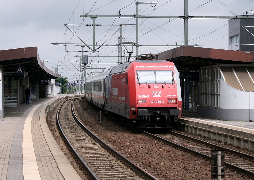 101 080-0  Cewe  hat hier mit dem IC 2329 aus Kiel Einfahrt in den Bahnhof von Neumünster, Fahrziel ist Passau Hbf. 28.06.12