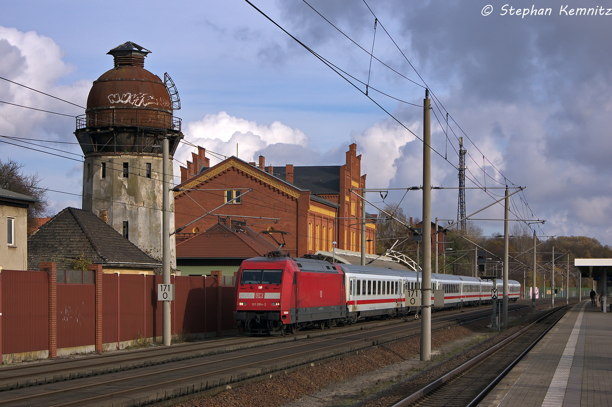 101 084-2 mit dem IC 1915 von Berlin Sdkreuz nach Stuttgart Hbf in Rathenow. 08.11.2013