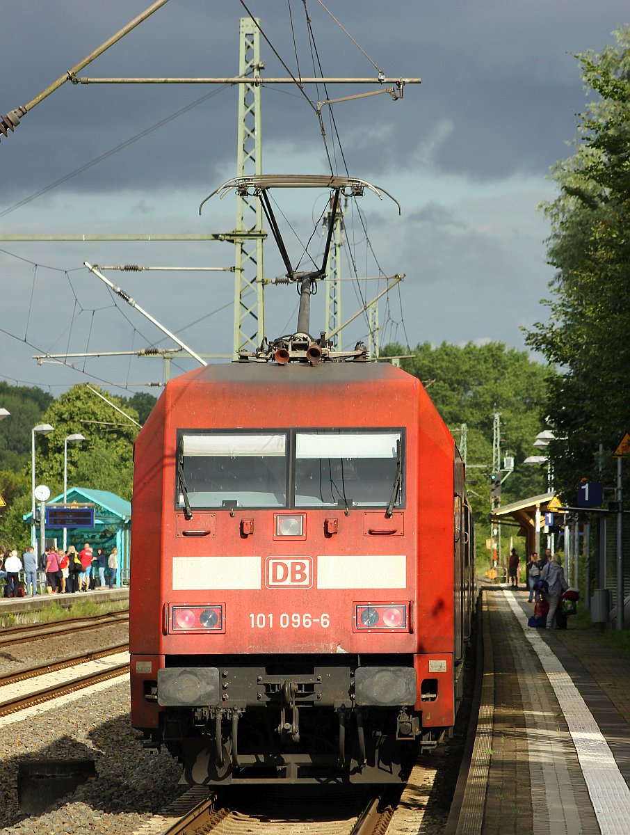 101 096-6 mit IC 488 in Schleswig. 13.08.2017