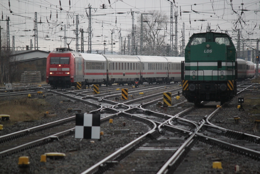 101 099-0  Schauinsland Reisen Zypern mit IC 2212 von Koblenz Hbf nach Ostseebad Binz bei der Einfahrt im Rostocker Hbf.12.02.2016