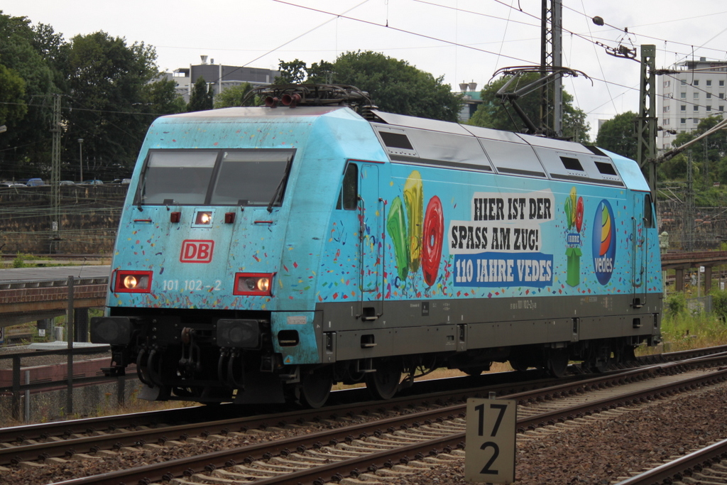 101 102-2  110 Jahre Vedes beim Rangieren im Dresdener Hbf.14.07.2015