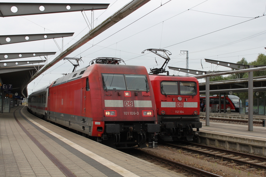 101 106 mit IC 2238(Leipzig-Warnemnde)bei der Ausfahrt im Rostocker Hbf.12.06.2016