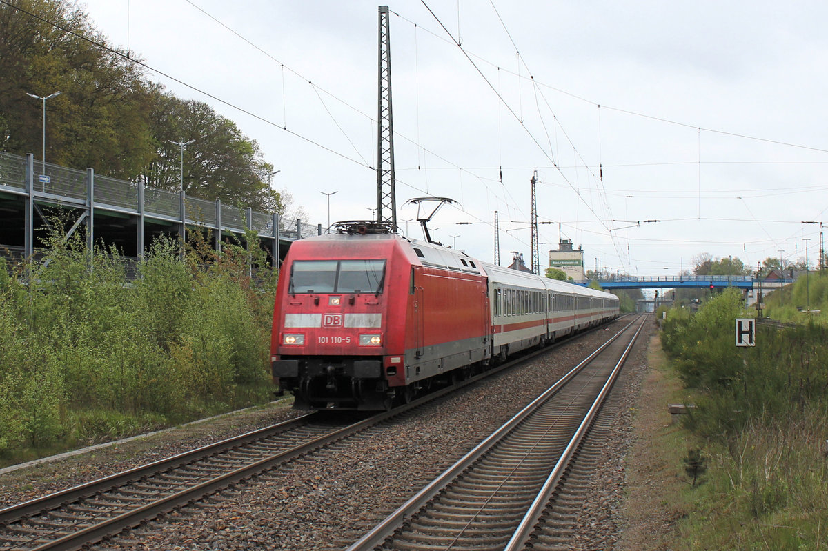 101 110-5 kommt aus Hamburg angerauscht. Tostedt den 06.05.2017