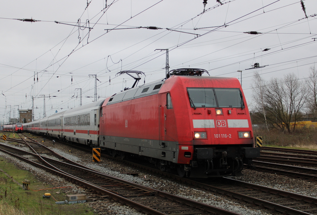 101 116-2 mit IC2212(Koblenz-Binz)bei der Einfahrt im Rostocker Hbf.07.02.2020