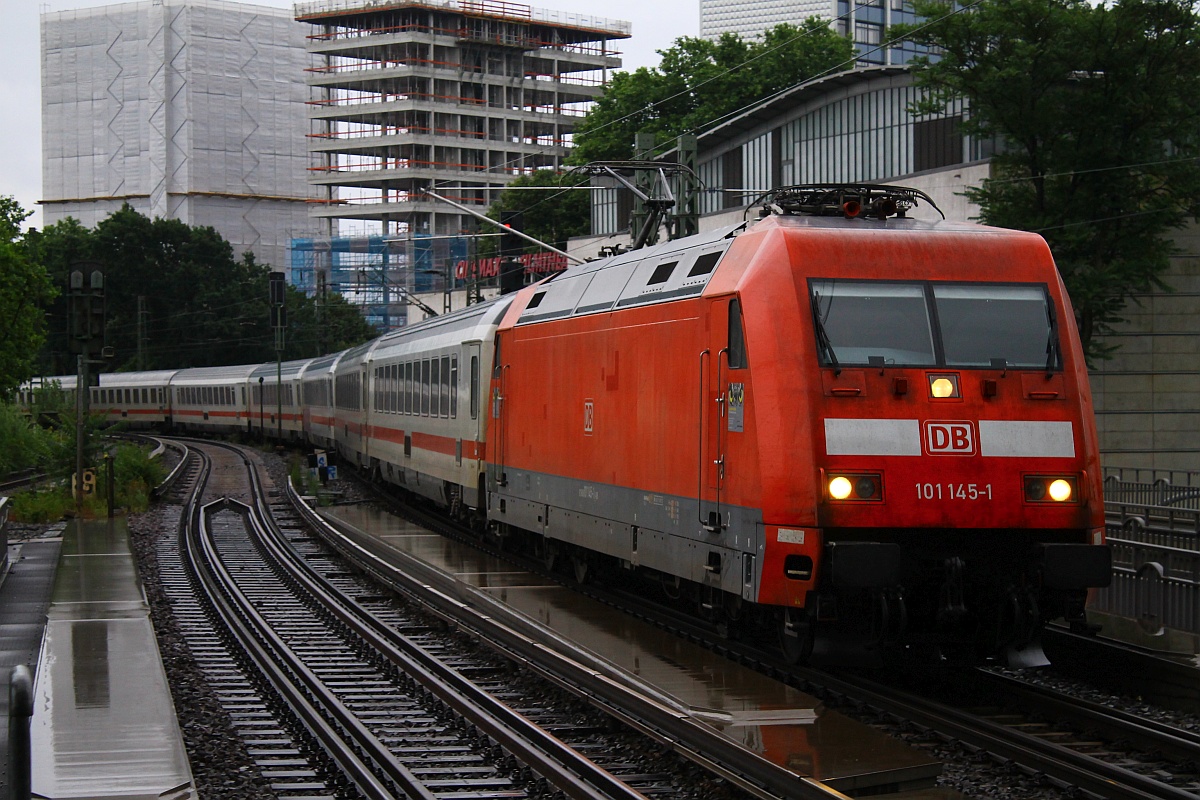 101 145-1 mit IC 1913 als Anhang....HH-Dammtor 02.07.2016