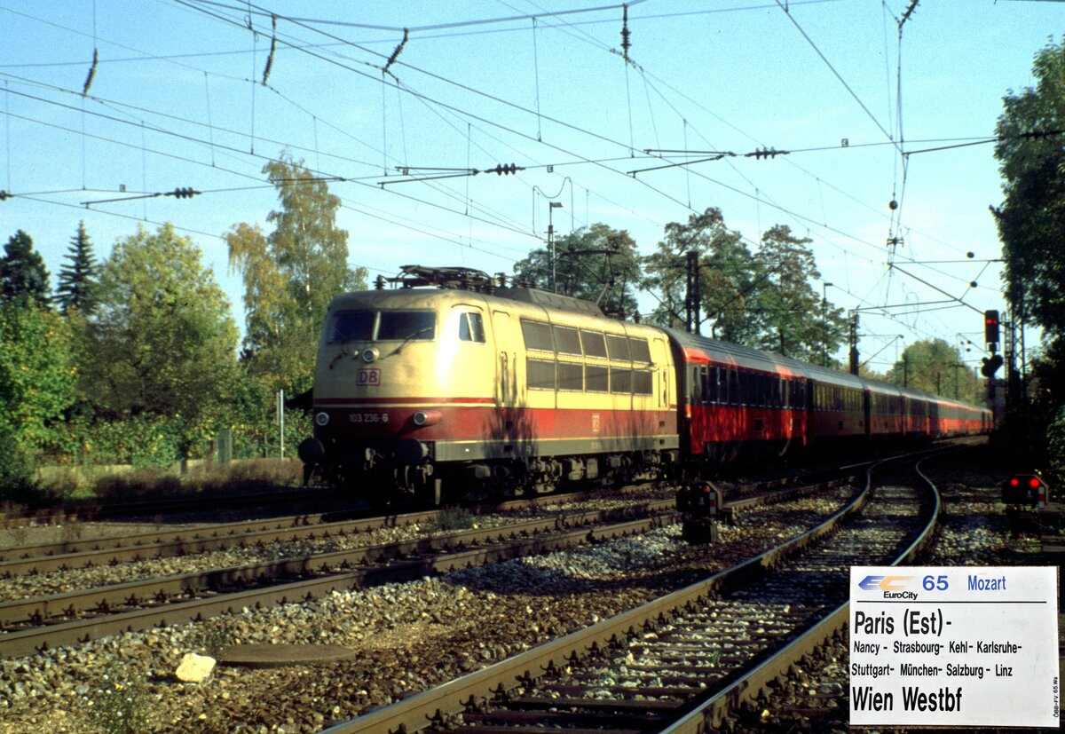 103 236-6 mit EC Mozart in Neu-Ulm am 17.10.1998.