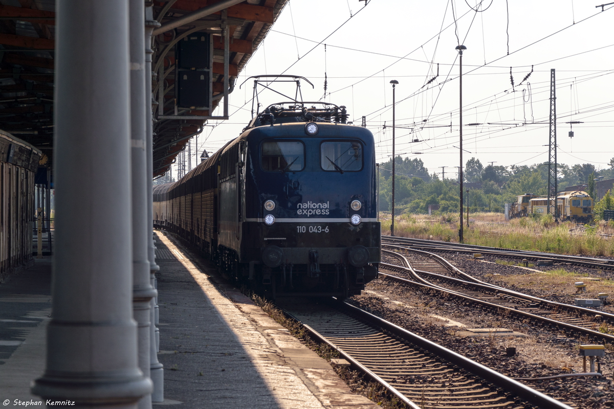 110 043-6 PRESS (110 511-3) mit einem Autotransportzug in Stendal und fuhr weiter in Richtung Salzwedel. 25.06.2016