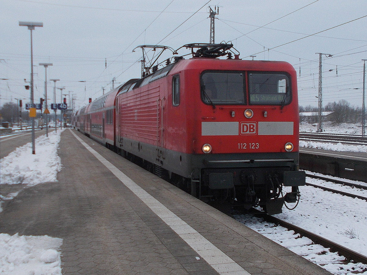 112 123,kam am 22.Januar 2018,von Elsterwerda im Stralsunder Hbf an.