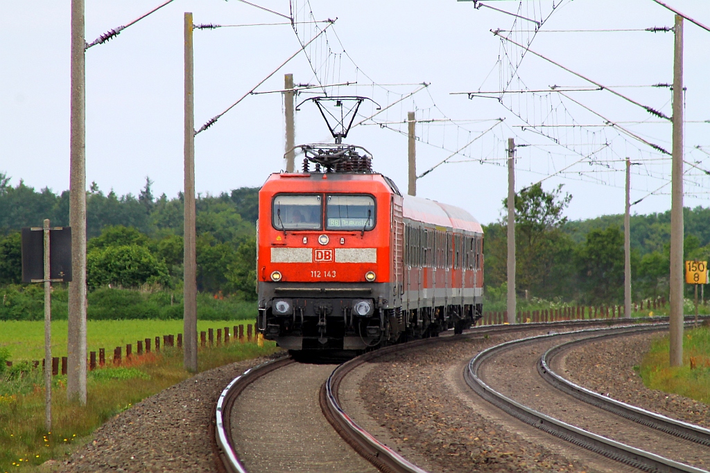 112 143 passiert hier mit einer RB nach Neumünster der Bü Jübek-Nord(Km 150,58)09.06.2013