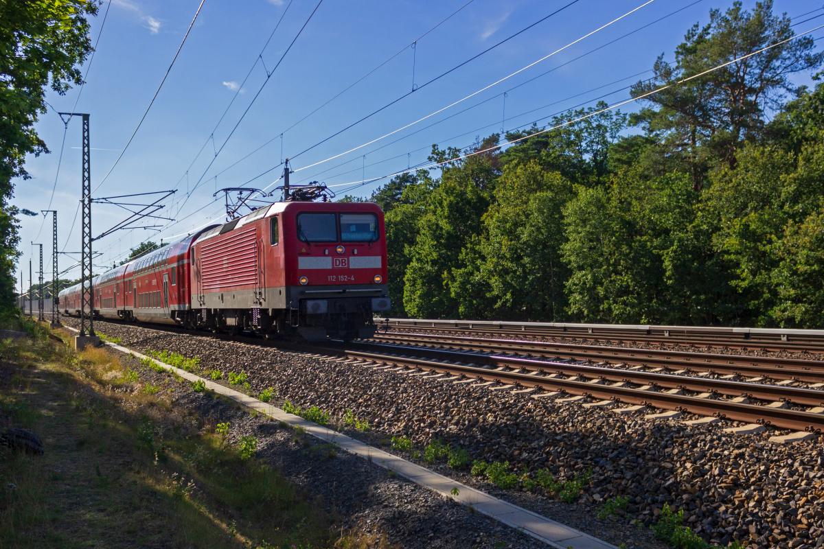 112 152 zieht einen RE1 in Richtung Frankfurt, Berlin-Friedrichshagen, 31.07.2020