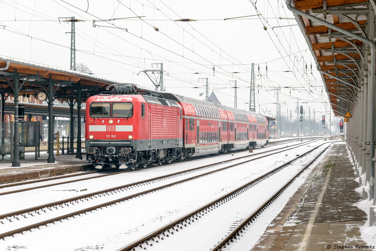 112 169 mit dem RE20 (RE 17654) von Magdeburg Hbf nach Uelzen in Stendal. 06.01.2016