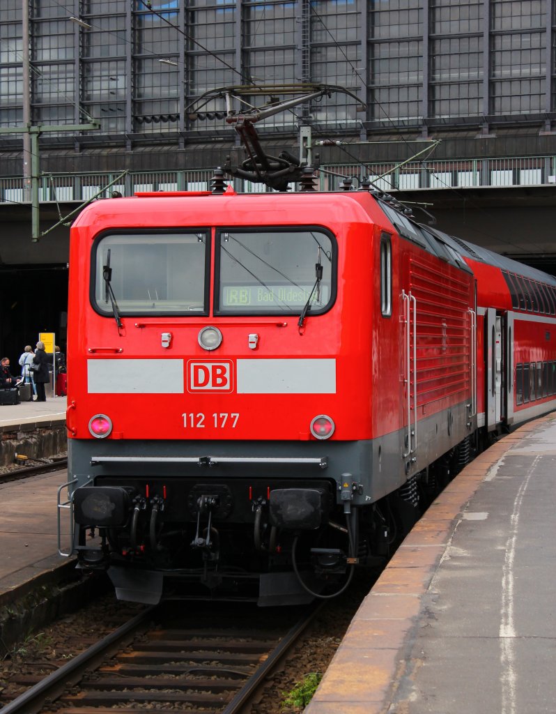 112 177 mit frischer HU(LDX, 10.05.2012)als Zuglok einer RB nach Bad Oldesloe. 17.05.12