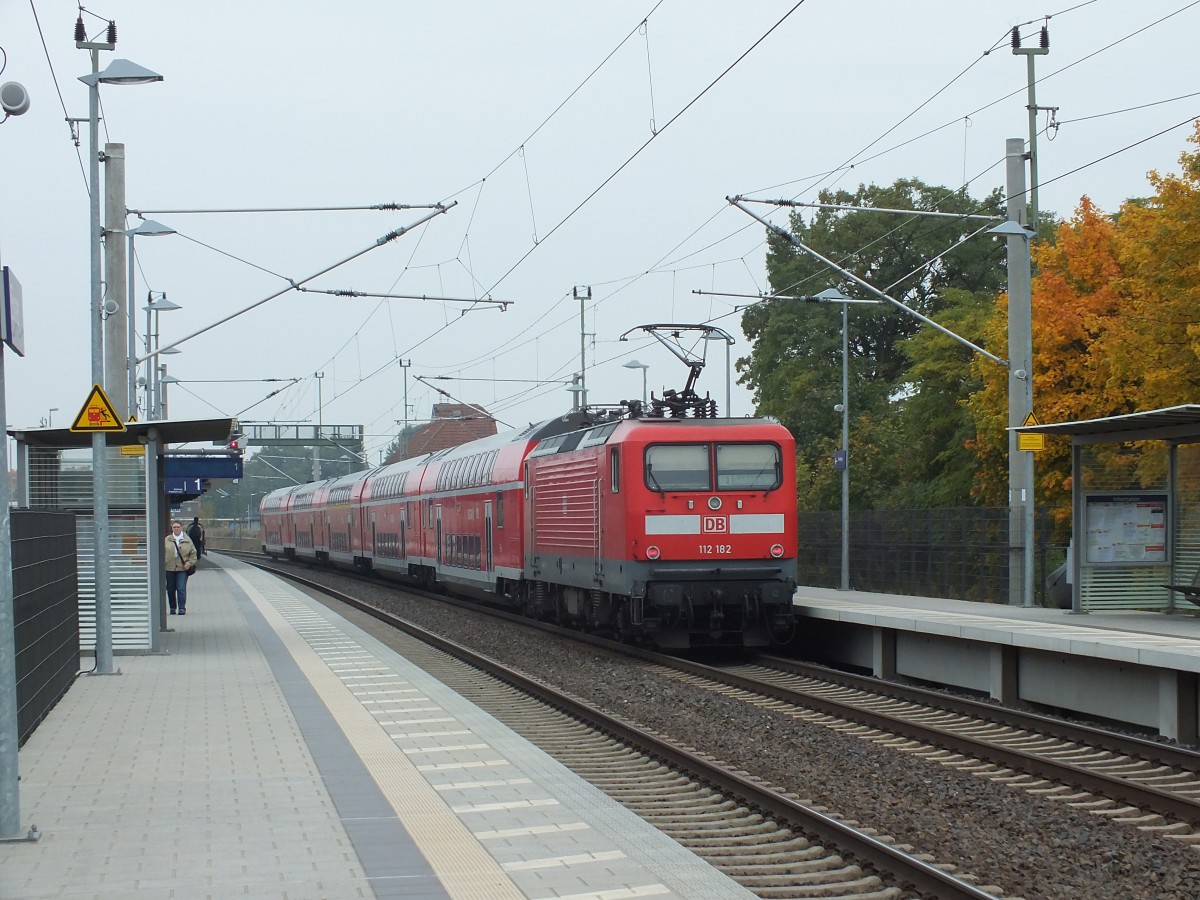 112 182 am 9.10.13 in Erkner.
RE1 -> Magdeburg Hauptbahnhof