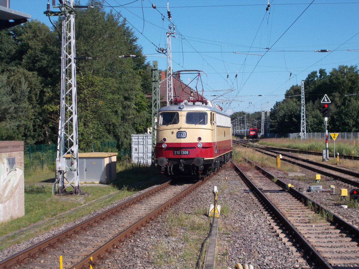 113 309 begab sich,am 03.Juli 2016,in Binz an den TEE Rheingold nach Koblenz.