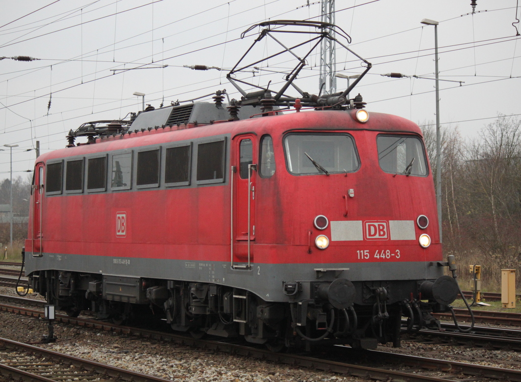 115 448-3 stand fr die Fotografen recht friedlich im Rostocker Hbf.30.11.2014