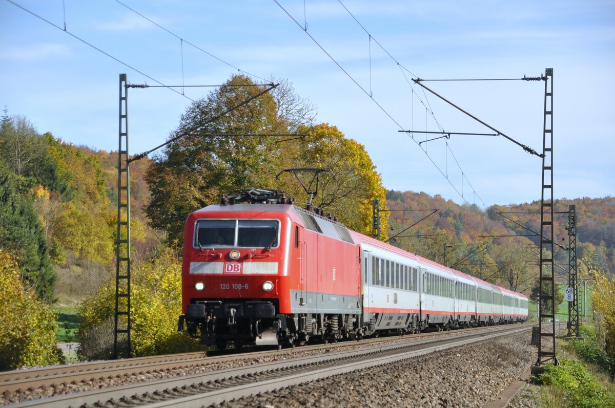 120 108-6 mit �BB EC in Ulm am 19.10.2012.