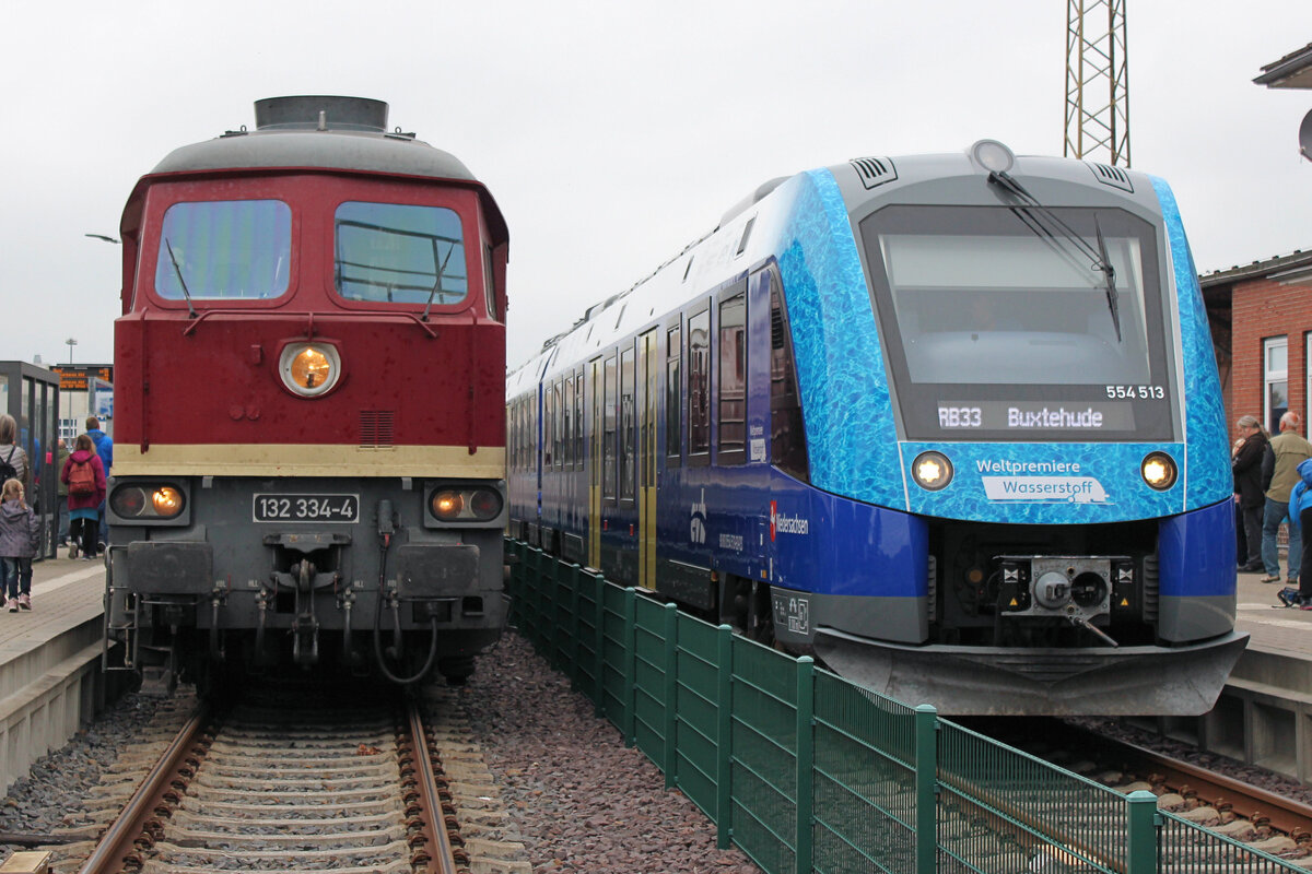 132 334-4 u. 554 513 am Sonntag 01.10.2023 in Bremervörde Bahnhof.