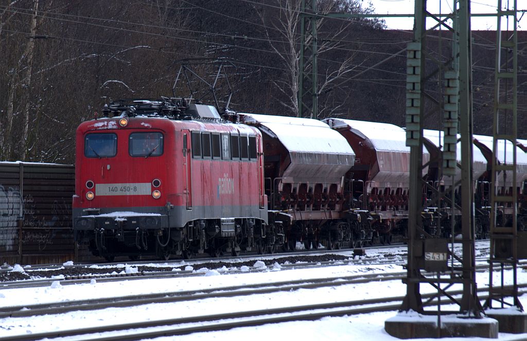 140 450-8 die einzige mit weißem Balken und Railion-Schriftzug fährt hier mit einem Gz durch HH-Harburg. 06.03.2010(überarbeitete Version)