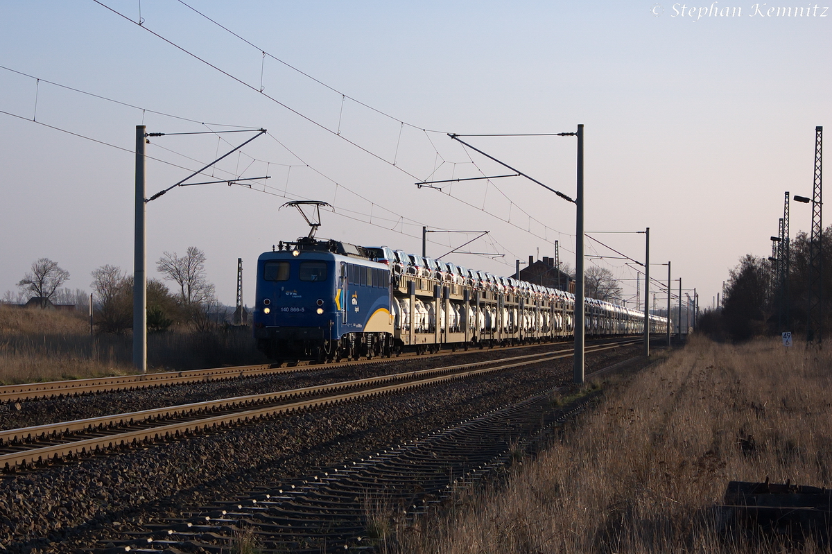 140 866-5 evb Logistik mit einem BLG-Autologistikzug in Demker und fuhr in Richtung Salzwedel weiter. 11.03.2014