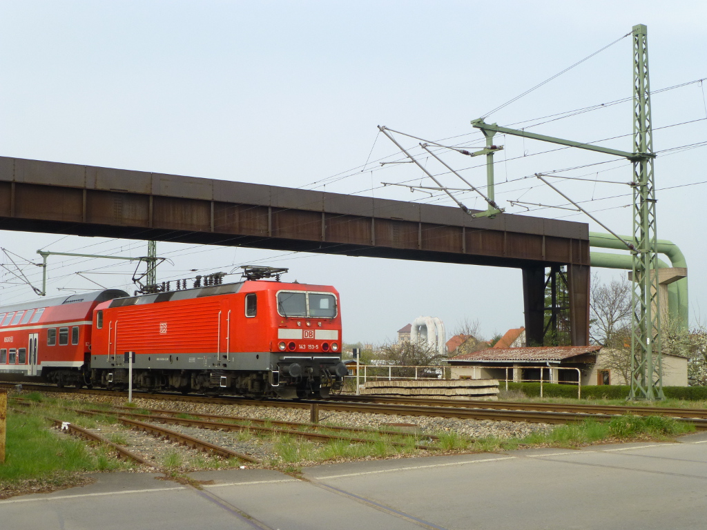 143 153 mit einer RB nach Erfurt am BÜ Salzstraße, 31.3.2014