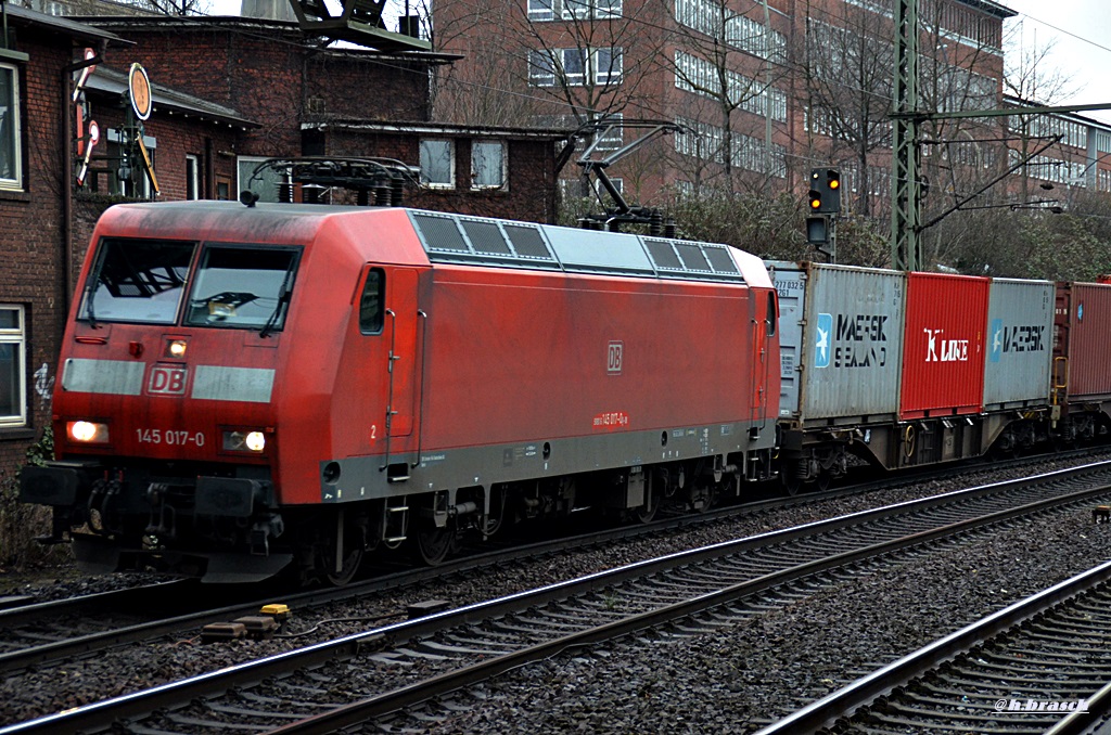 145 017-0 fuhr mit einen kastenzug durch hh-harburg,14.03.15