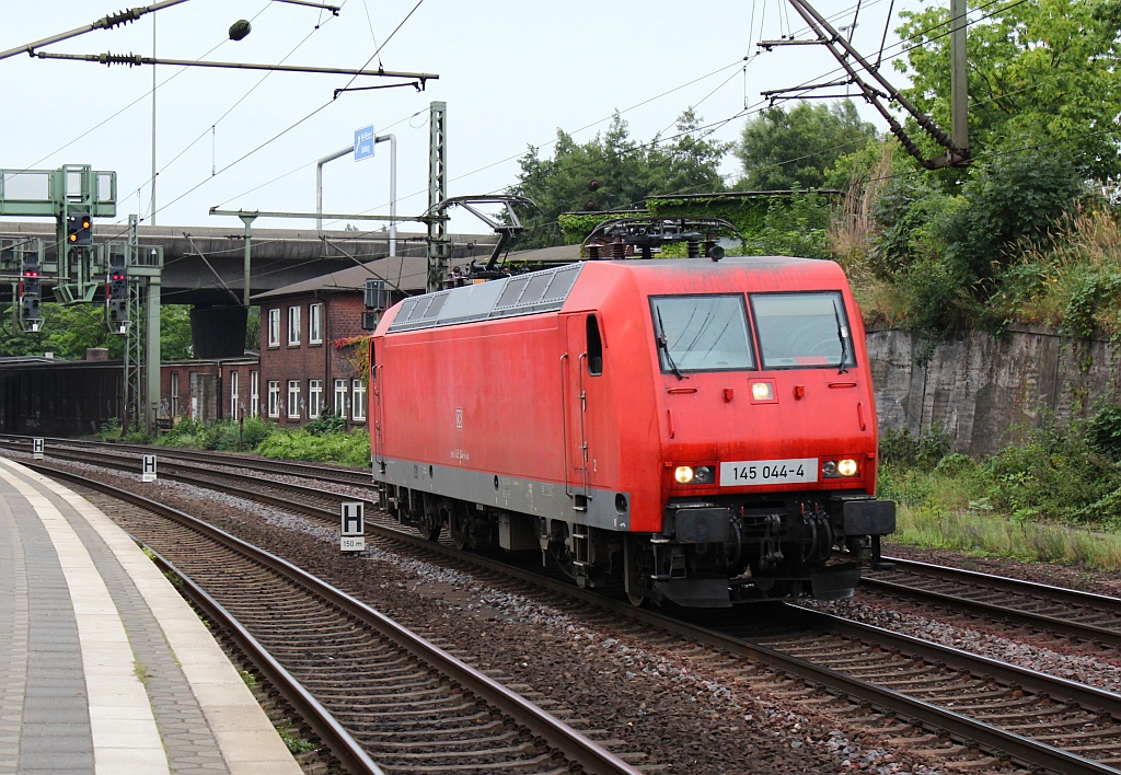 145 044-4 rollt hier gemütlich durch den Bahnhof HH-Harburg. 07.09.12