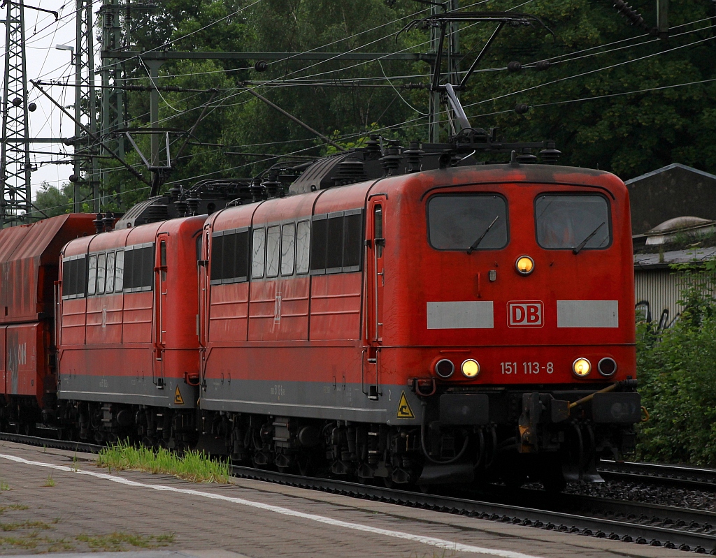 151 113-8 und 106-2 mal ohne den Faals Ganzzug hintendran aufgenommen. HH-Harburg 29.06.2013