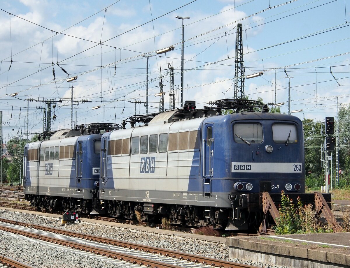 151 123-7 und eine weitere 151 der RBH in Heilbronn am 09.09.2015.