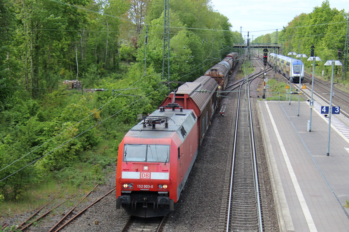 152 003-0 mit einen Gemischten am Haken. Tostedt, 20.05.2020