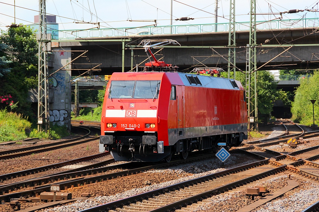 152 040-2 frisch Untersucht fährt hier glänzend durch HH-Harburg. 21.06.12