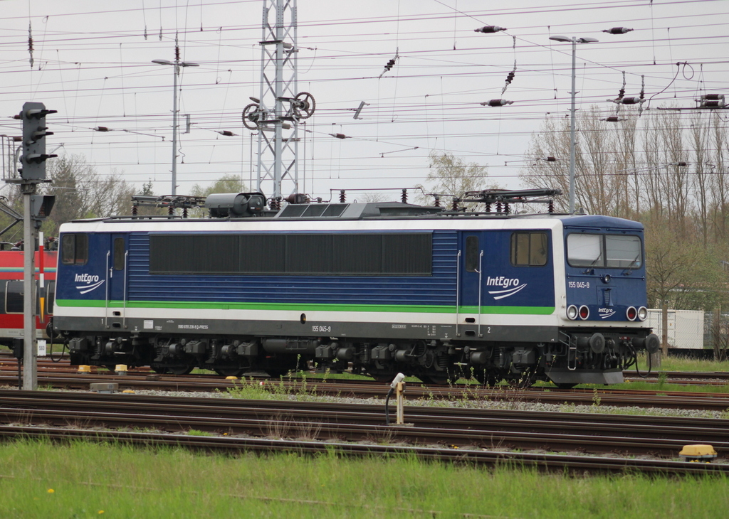 155 045-9 stand am Mittag des 12.04.2024 im Rostocker Hbf abgestellt.