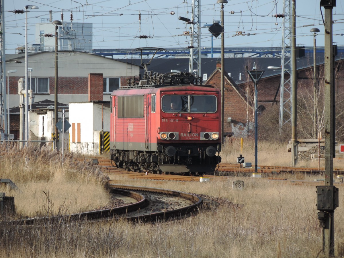 155 101-9 beim Rangieren im Bahnhof Wismar.02.12.2013