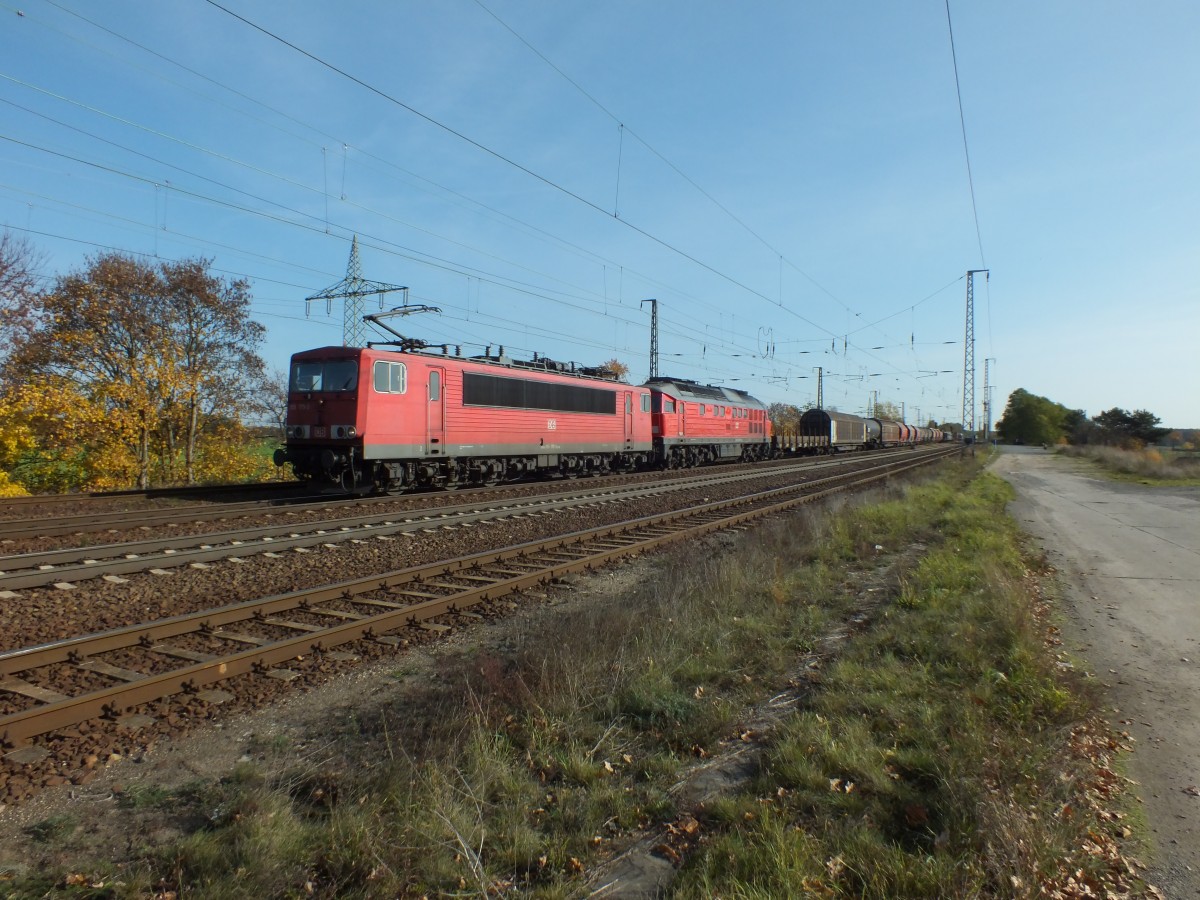 155 175 hat am 22.10.13 neben ihrem Gterzug auch 233 478 am Haken. Saarmund