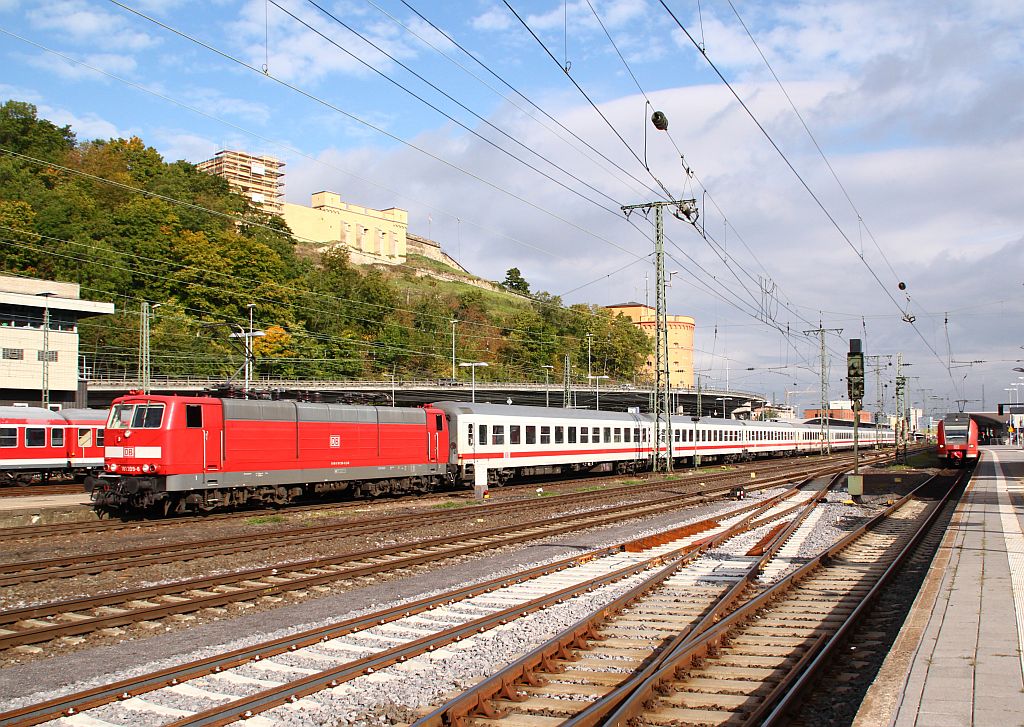 181 205-6 mit dem IC 13x aus Luxemburg beim Halt im Koblenzer Hbf. 29.09.2012