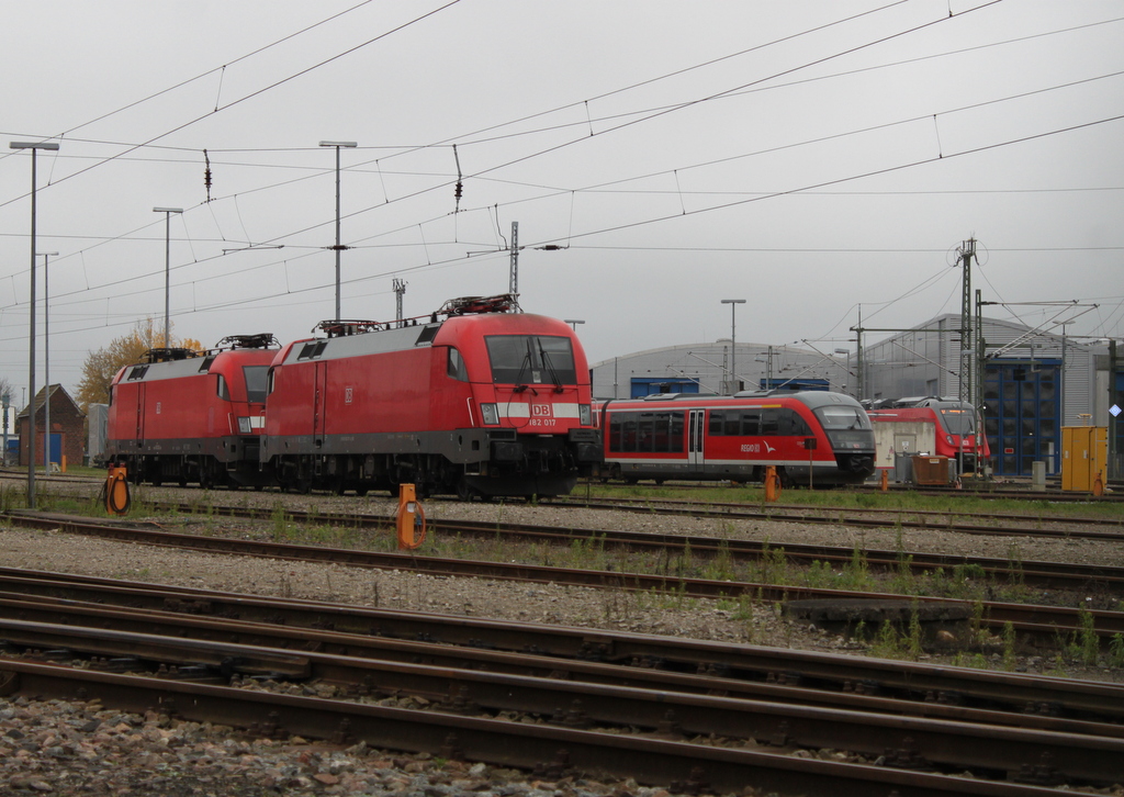 182 017 und 182 023 waren am 31.10.2016 im BW Rostock Hbf abgestellt.