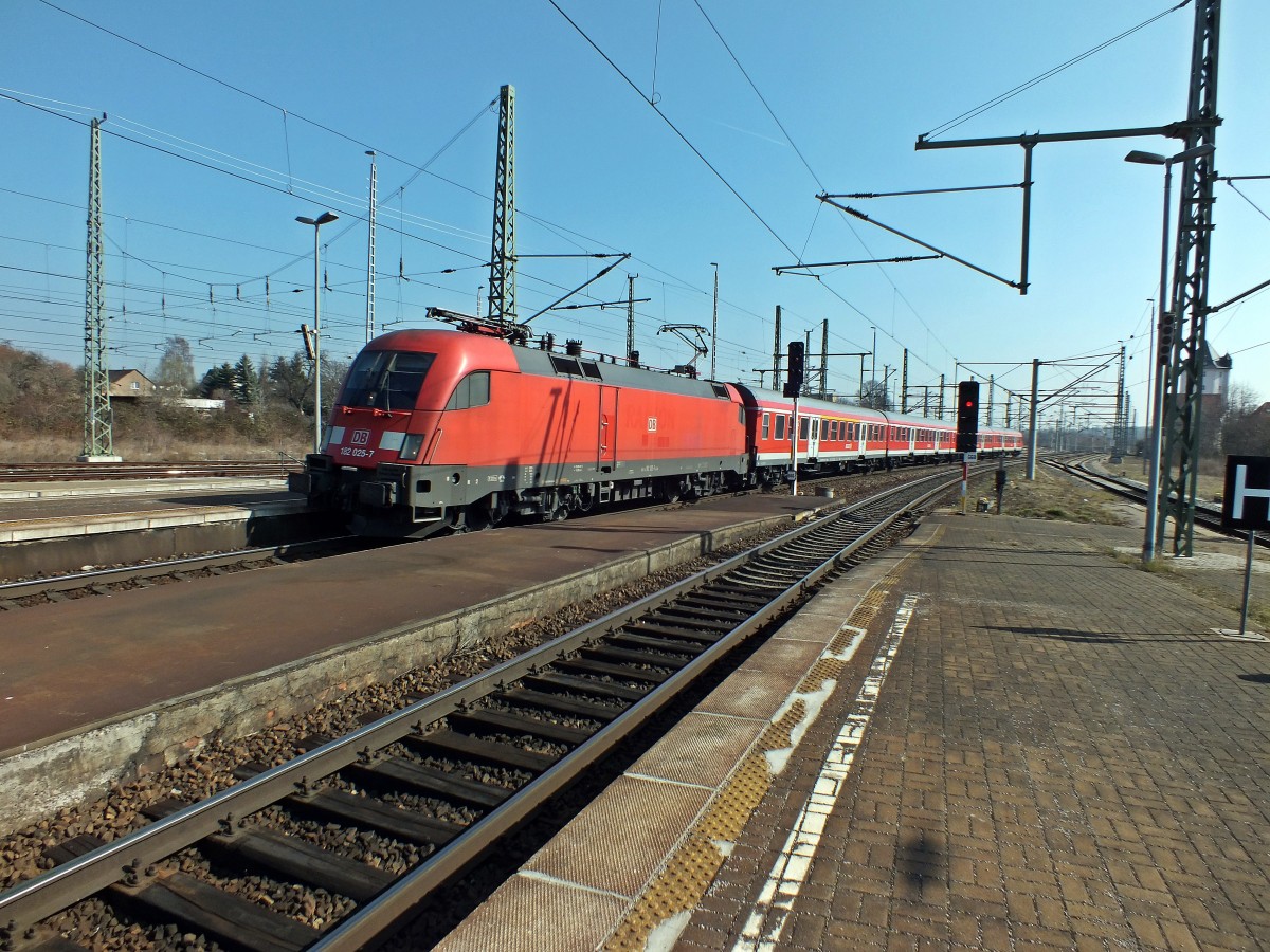 182 025 erreicht mit einer Regionalbahn nach Eisenach Weimar, 13.3.14