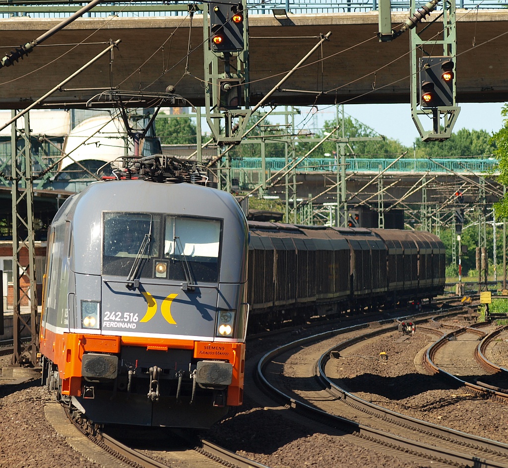 182 516-5 oder Hectorrail 242.516 mit dem Papierzug nach Dortmund-Scharnhorst bei der Durchfahrt in HH-Harburg. 03.06.11