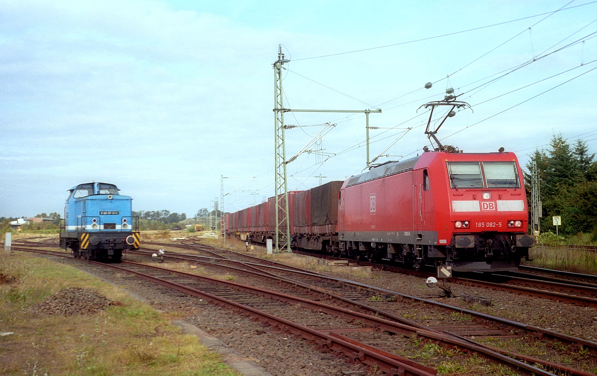 185 082-5 und SLG V60-SP-014(345 204-2) Flensburg-Weiche 18.09.2004