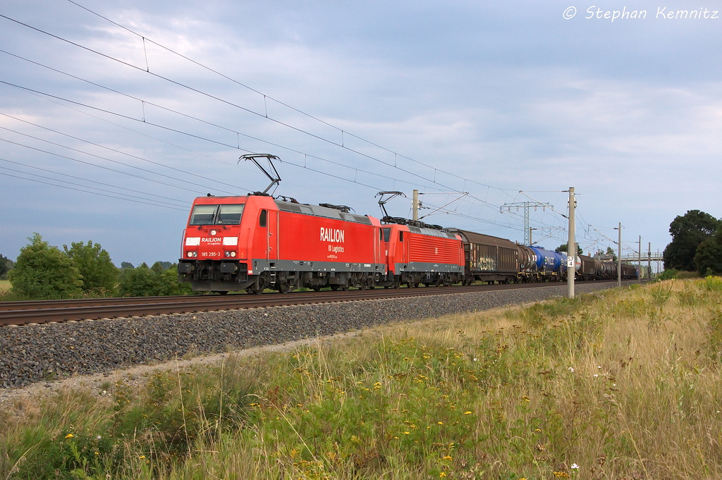 185 295-3 & 189 019-3 DB Schenker Rail Deutschland AG mit einem gemischtem Gterzug in Vietznitz und fuhren in Richtung Wittenberge weiter. 17.08.2013