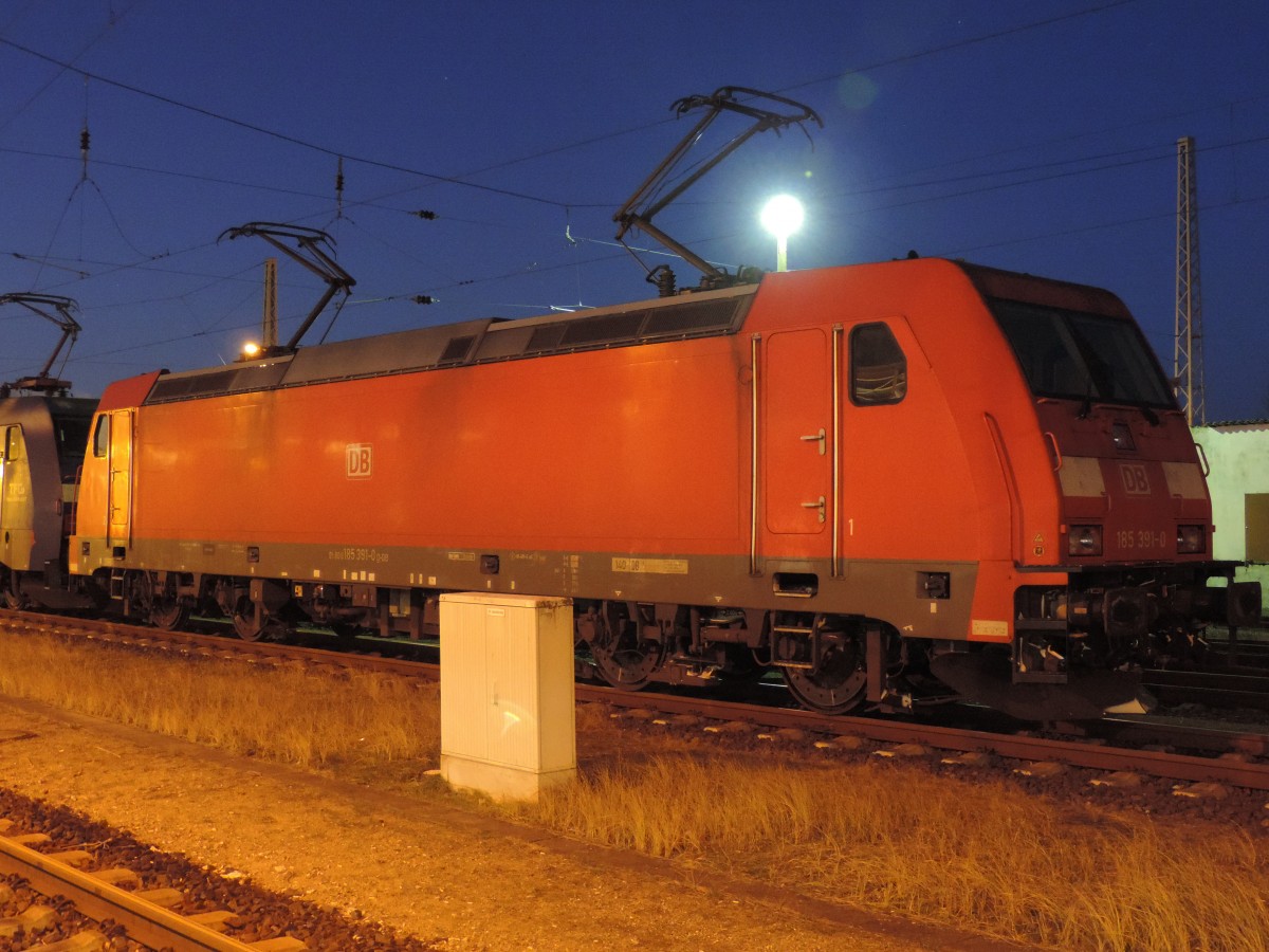 185 391 abgestellt im Wismarer Bahnhof